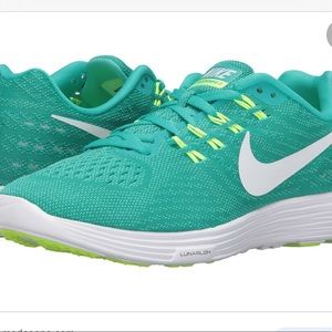 Nike Run Easy Sneakers